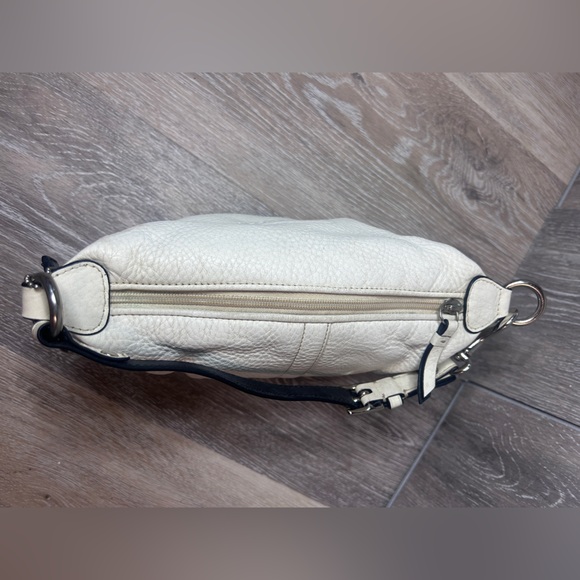 Coach Cream Leather Shoulder Bag - Picture 3 of 9